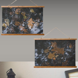 暗い葉海にオークの木やドングリ 吊り下げ型タペストリー