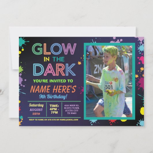 暗い誕生日のネオンペンキのパーティーの写真の白熱 招待状 (正面)