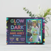 暗い誕生日のネオンペンキのパーティーの写真の白熱 招待状 (スタンド正面)