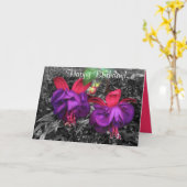 暗い赤紫色の花 カード (黄色い花)