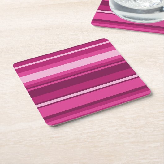 暗い赤紫色ストライプ スクエアペーパーコースター (アングル)