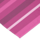 暗い赤紫色ストライプ テーブルクロス (アングル)