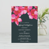 暗い赤紫色フローラと黒結婚式招待状 招待状 (スタンド正面)