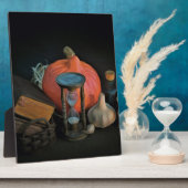 暗い部屋のテーブルの上の機知に富んだ物体 フォトプラーク (側面)