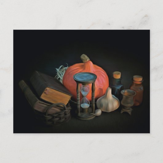 暗い部屋のテーブルの上の機知に富んだ物体 ポストカード (正面)
