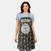 暗い金ゴールドフローラモノグラム エプロン (着用した状態)