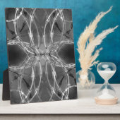 暗い雲に対するかみそりのワイヤ フォトプラーク (側面)