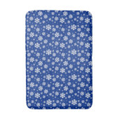 暗い青い冬のパターンに白い雪の花 バスマット (正面縦)