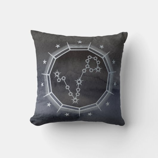 暗い〔占星術の〕十二宮図占星術:ピセスブラック&シルバー クッション (正面)