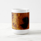 暗いPenumbralはマグの芯を取ります コーヒーマグカップ (中央)