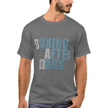 暗いTシャツの後のボクシング
