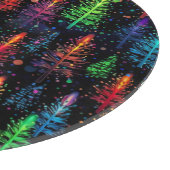 暗カラフルい森の中で輝くクリスマスツリー カッティングボード (角)