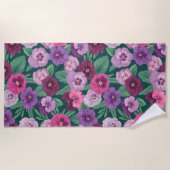 暗カラフル緑がかった青のパンジー ビーチタオル (正面)