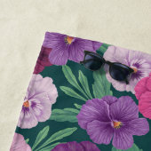 暗カラフル緑がかった青のパンジー ビーチタオル (インサイチュ)