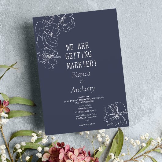 暗シンプル紫の白い牡丹のフローラ結婚の 招待状