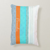 暗パーソナライズされた色と風化したストライプ アクセントクッション (裏面(縦))