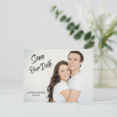 暗モダンいブラシスクリプト日付を保存結婚する ポストカード (スタンド正面)