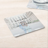 暗モダンスタイリッシュ色の写真と名前のシンプル結婚 スクエアペーパーコースター (アングル)