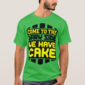 暗来い所までケーキを持っている Tシャツ