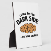 暗来側へ…クッキーを持っている フォトプラーク (側面)