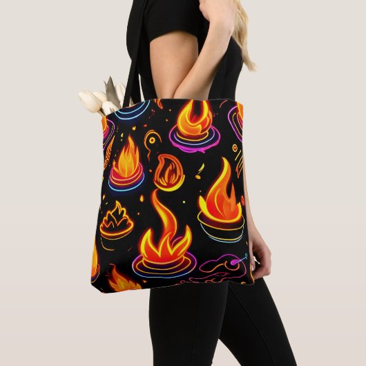 暗白熱［赤熱］光を放ついキャンバス上の炎アイコン トートバッグ (クローズアップ)