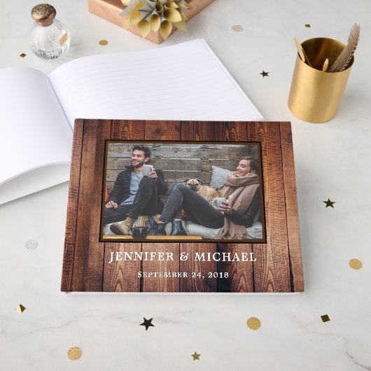 暗素朴い木の花嫁と花婿の写真結婚の ゲストブック (正面見開き)