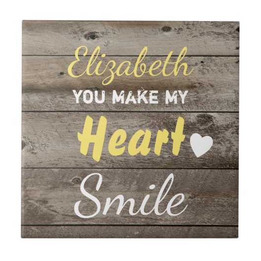 暗素朴い木の黄色の引用文と名前 タイル (正面)