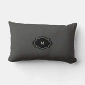 暗素朴灰色のモノグラムの家族 ランバークッション (裏面)