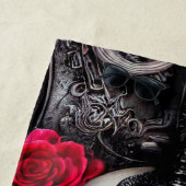 暗色とゴシックのスカルとバラの壁画 ビーチタオル (インサイチュ)