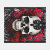 暗色とゴシックのスカルとバラの壁画 フリースブランケット (正面(横))