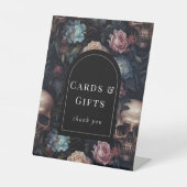 暗色とムーディーズフローラゴシックブライダルシャワー標識 台座サイン (正面)