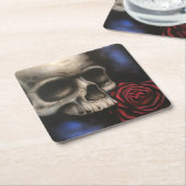 「暗闇からの脱出」スカルとバラコースター スクエアペーパーコースター (アングル)