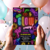 暗闇で光る文字で「Let's GLOW Crazy」な誕生日