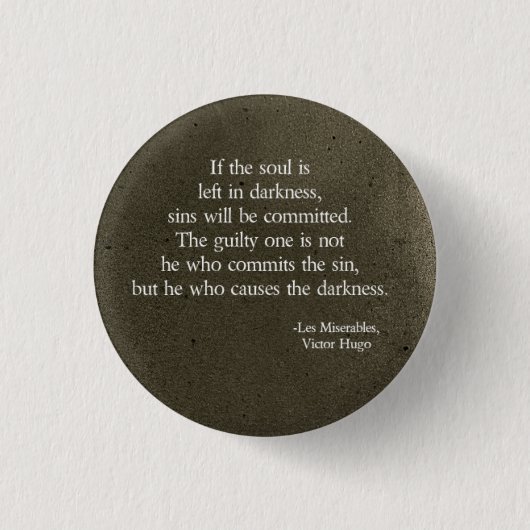 暗闇で去られる 缶バッジ (正面)