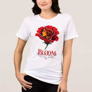 暗闇で咲く - 超現実的なバラのグラフィックアート トライブレンドTシャツ