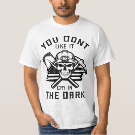 暗闇で泣くのは好きじゃない Tシャツ