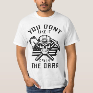 暗闇で泣くのは好きじゃない Tシャツ