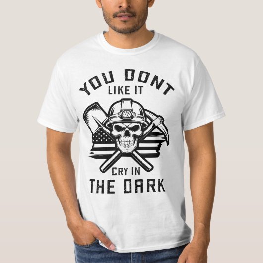 暗闇で泣くのは好きじゃない Tシャツ (正面)