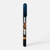 暗闇のビーチに灯る無数のキャンドル iPhone 16ケース (右側面)