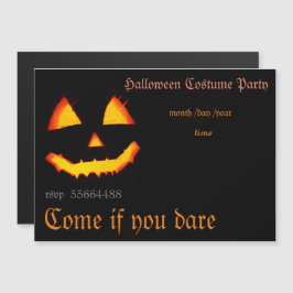 暗闇の中で恐ろしいカボチャ – ハロウィーン マグネット招待状