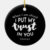 暗闇の中で私が恐れたとき、私は自分の信頼を置く セラミックオーナメント (裏面)
