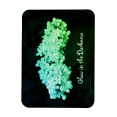 暗闇の中で輝く緑のライラックの変更された写真 マグネット (縦)