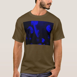 暗闇の中のクラゲ2 Tシャツ