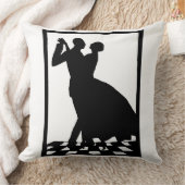 暗闇の中のシルエット踊り クッション (ブランケット)