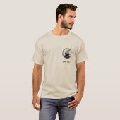 暗闇の中の黄金螺旋 - ミニマリスト デザイン Tシャツ (正面フル)