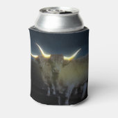 暗闇の中白熱［赤熱］光を放つでハイランド牛、クーラーボックス 缶クーラー (缶裏面)