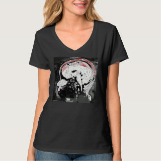 暗闇はVの首のティーをスキャンします Tシャツ