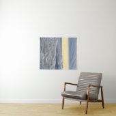 暗雲の晴れた空と雪の多い冬の森 タペストリー (インサイチュ(横))