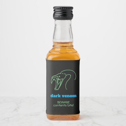 暗黒毒と噛み – ヘビの頭と牙 リキュールボトルラベル (正面)