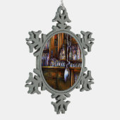 暗黙に理解される スノーフレークピューターオーナメント (左)